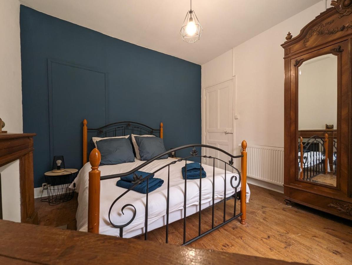 Maison Des Annees 30 - Vic-Sur-Cere - 14 Personnes Экстерьер фото